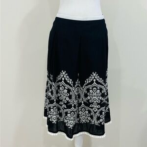 LOFT Black & White Skirt Floral beaded Boarder w/ Pom-Pom‎ Hem Size 10 NWT
